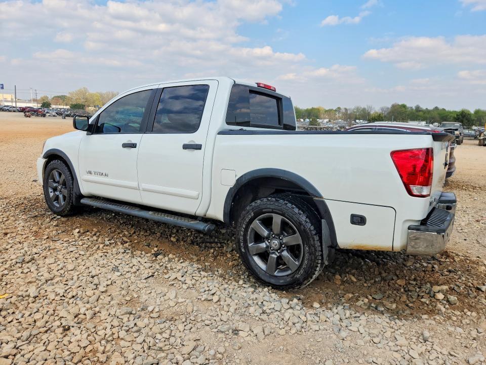 2015 Nissan Titan sv
