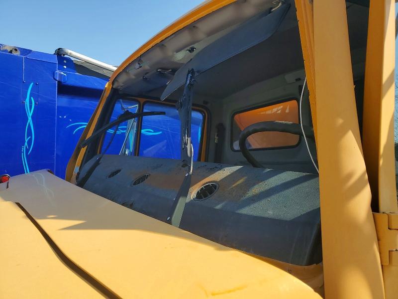 2000 Freightliner Medium Conventional Fl70