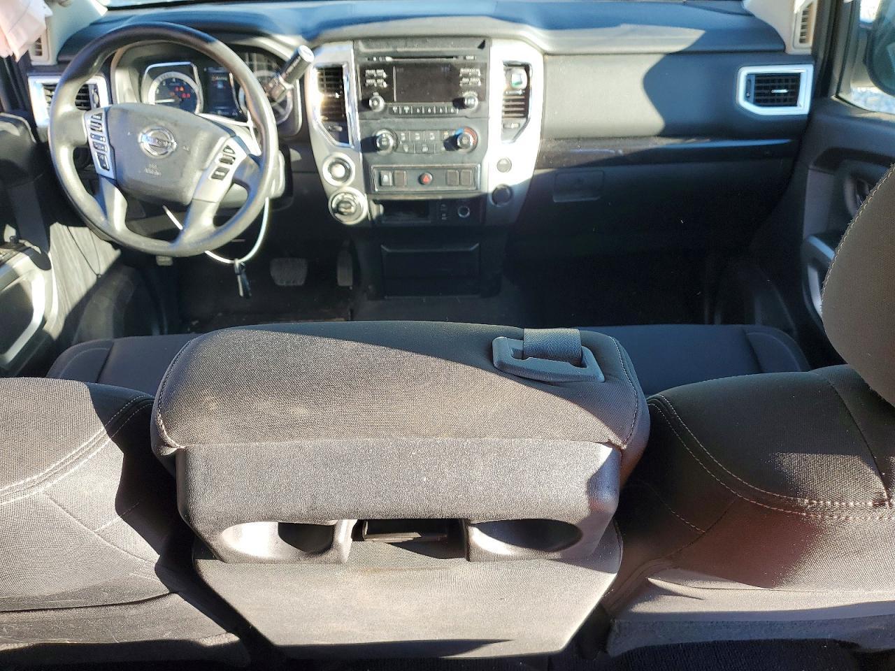 2017 Nissan Titan SV