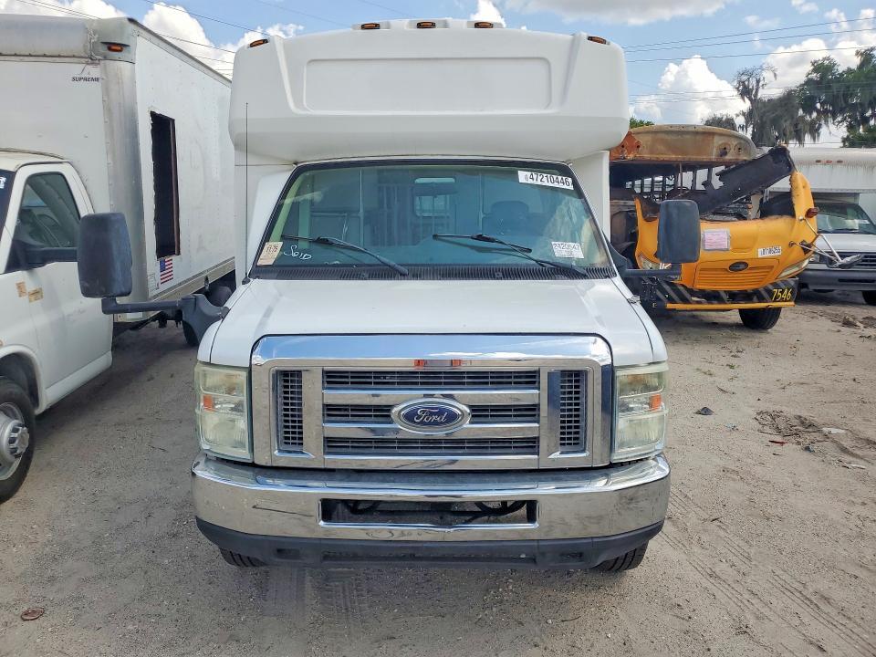 2015 Ford Econoline E450 Super Duty Cutaway van