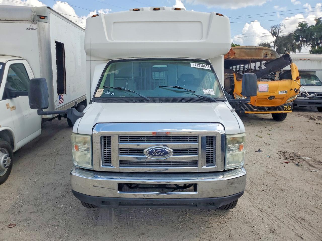 2015 Ford Econoline E450 Super Duty Cutaway van
