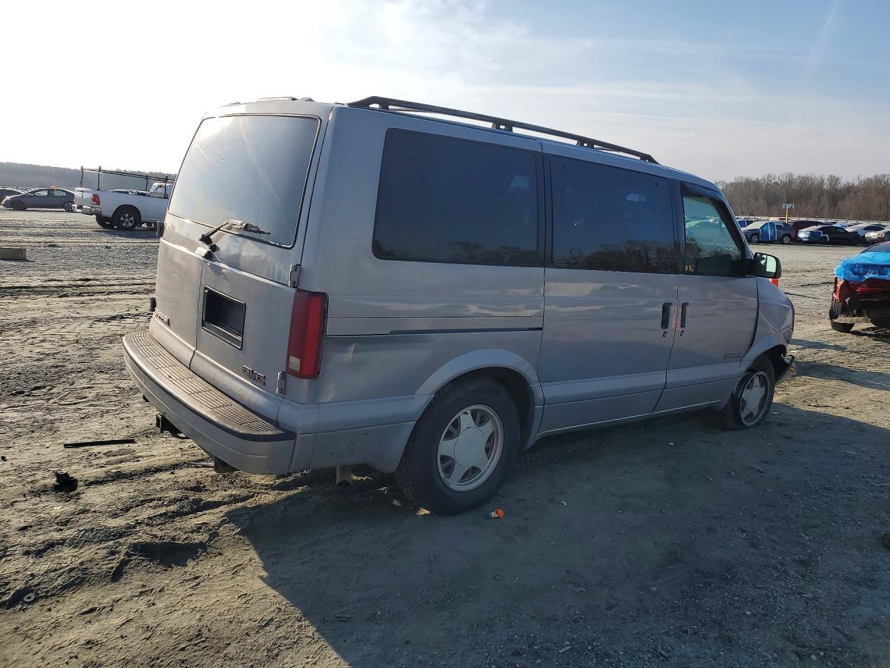 2000 GMC Safari XT