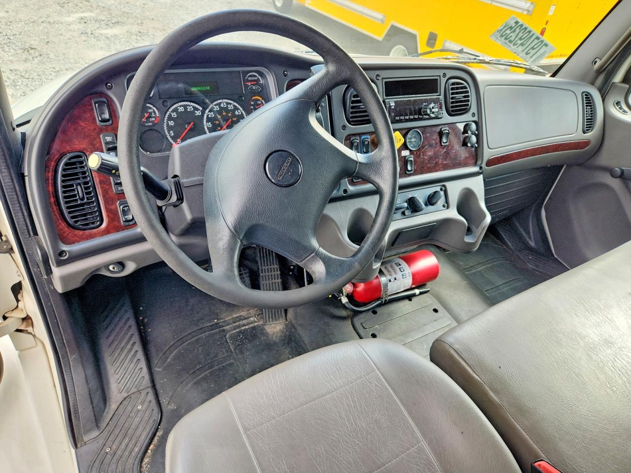 2019 Freigliner 2019 Freightliner Business Class M2 BOX Truck