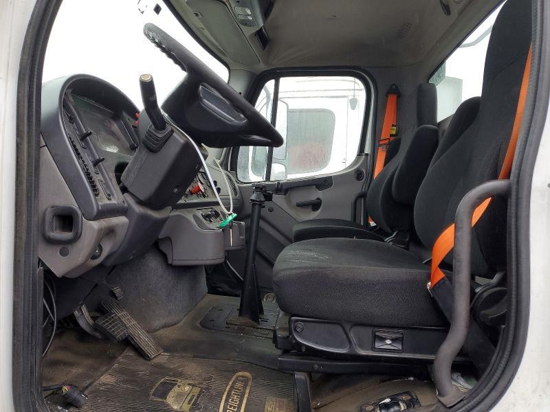 2019 Freightliner Business Class M2 Semi Truck