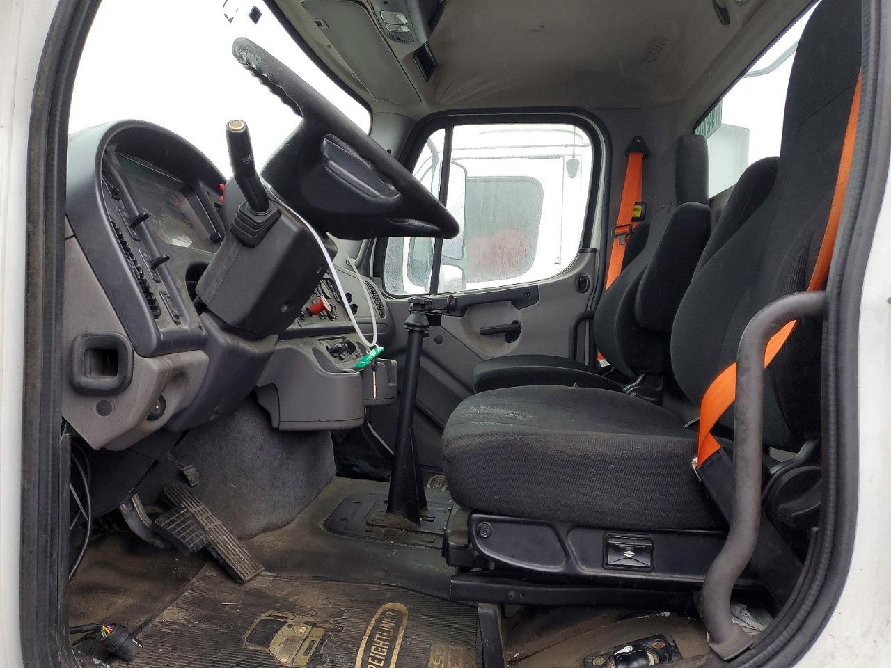 2019 Freightliner Business Class M2 Semi Truck
