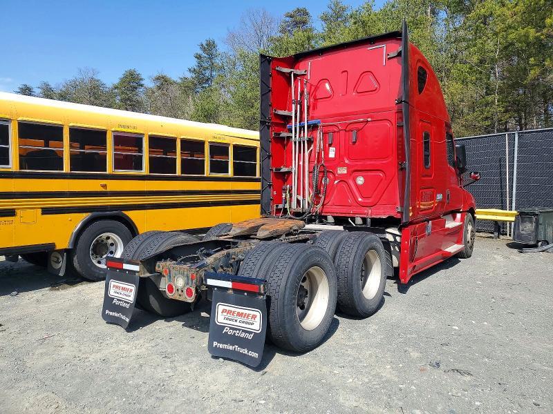 2019 Freightliner Cascadia 126 Semi Truck