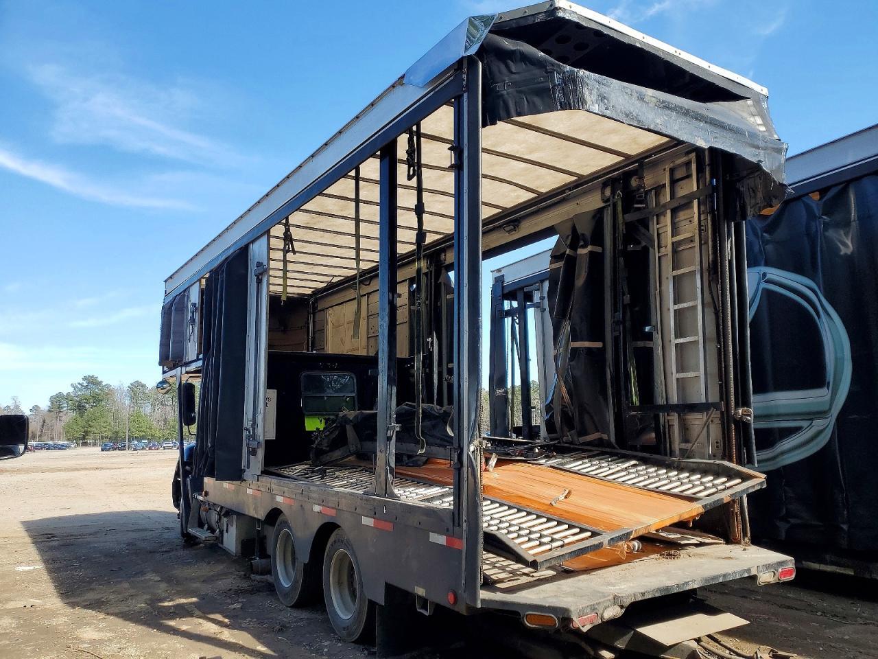 2007 Freightliner Columbia Car Hauler Truck