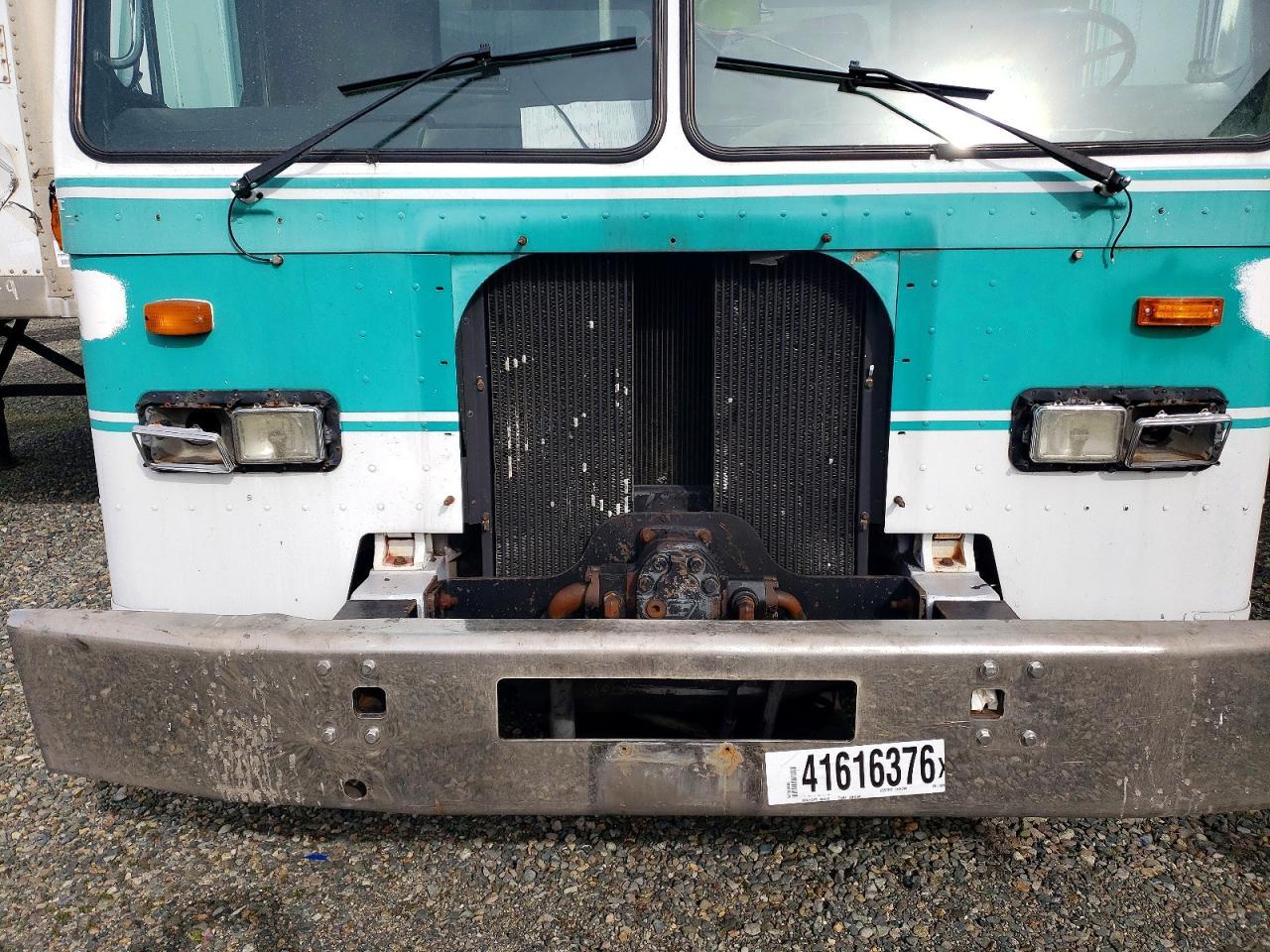 1998 Peterbilt 320