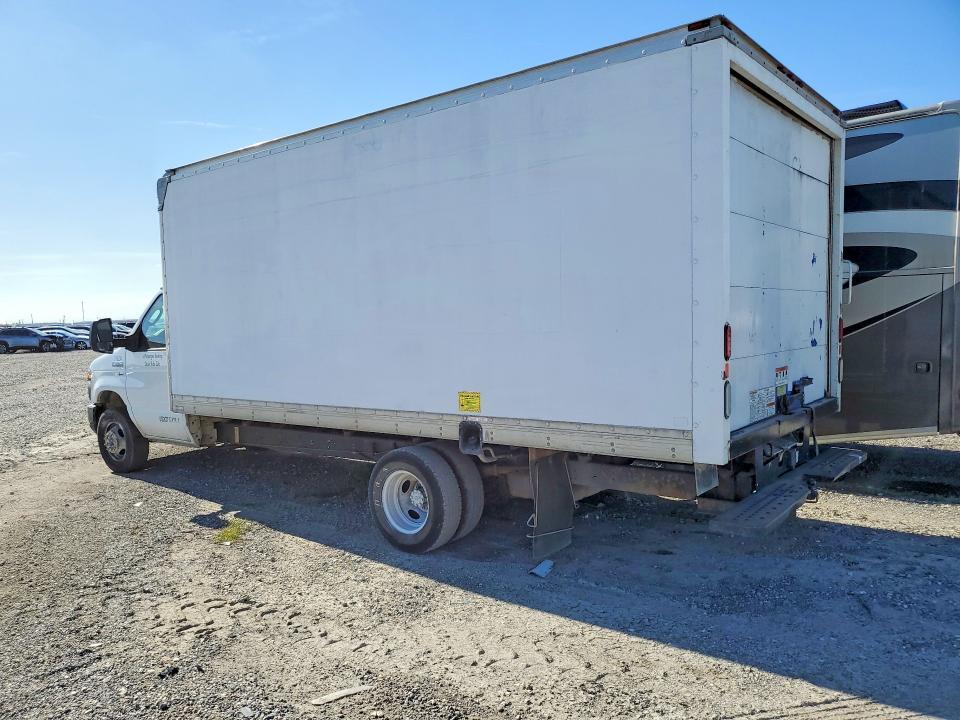 2015 Ford Econoline E350 Super Duty Cutaway Van