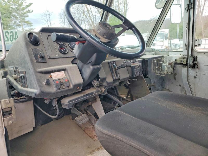 2001 Freightliner MT45 Chassis Delivery Truck