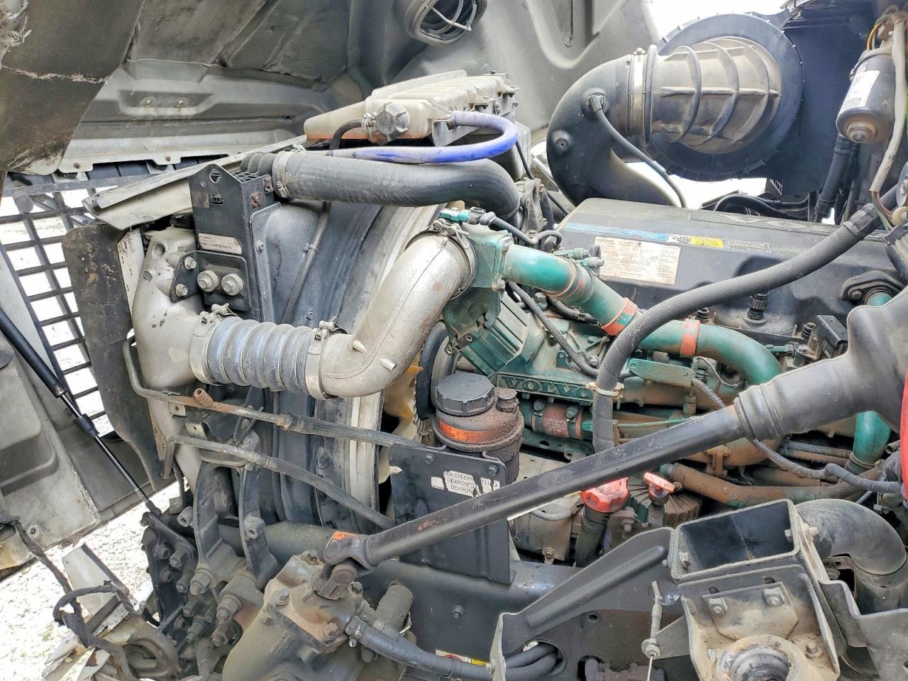 2010 Volvo VNM Semi Truck