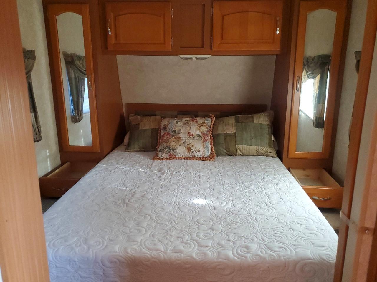 2006 Kz Durango Recreational Vehicle (RV)