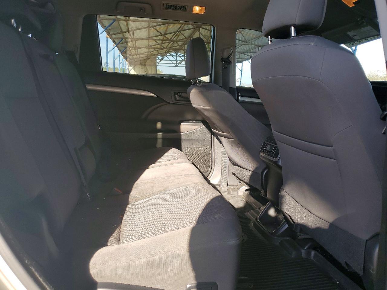 2017 Toyota Highlander le