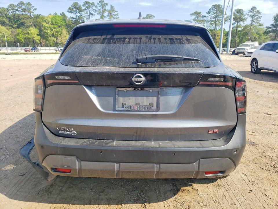 2025 Nissan Kicks sr