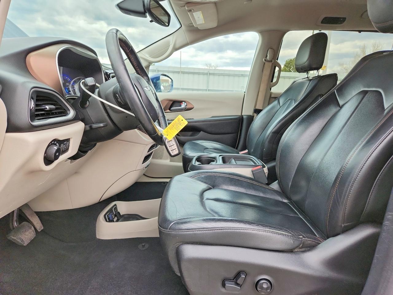 2017 Chrysler Pacifica Touring l