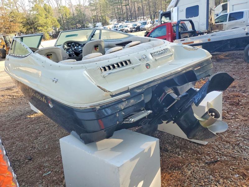 2000 Mariah Boat