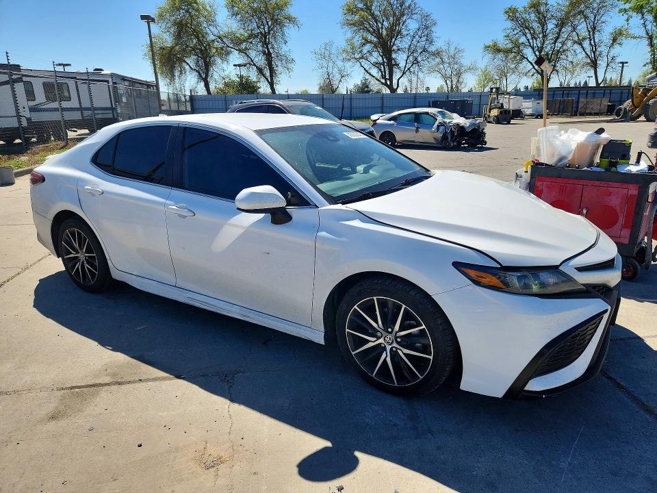 2021 Toyota Camry se