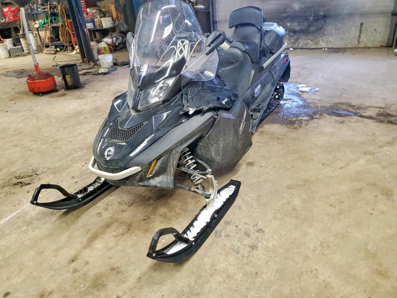 2016 Skidoo Snowmobile