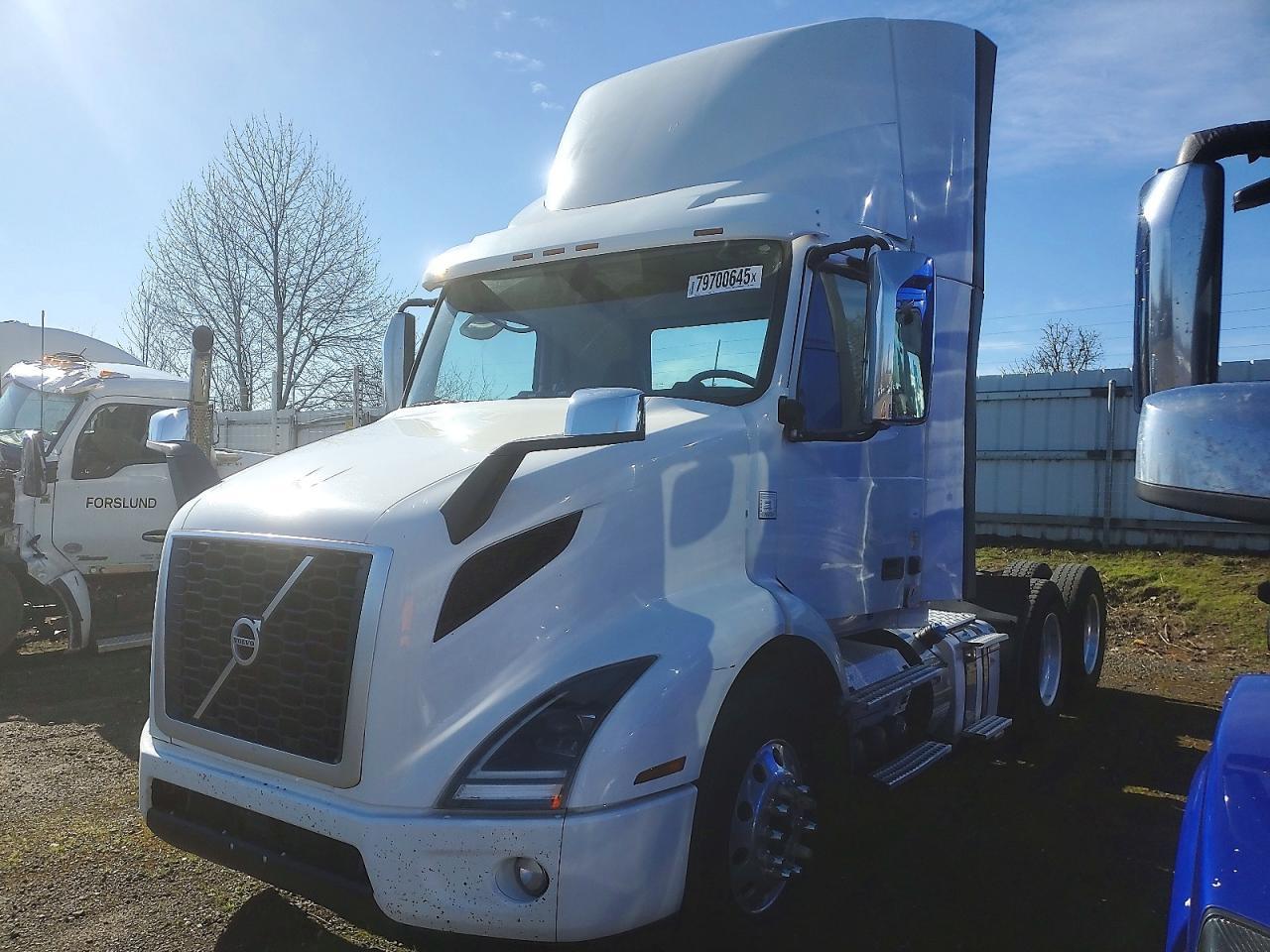 2020 Volvo VNR Semi Truck