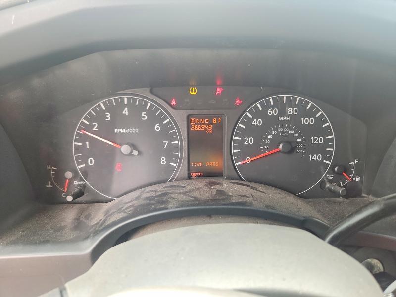 2014 Niss Medium DUTY/BOX Trucks