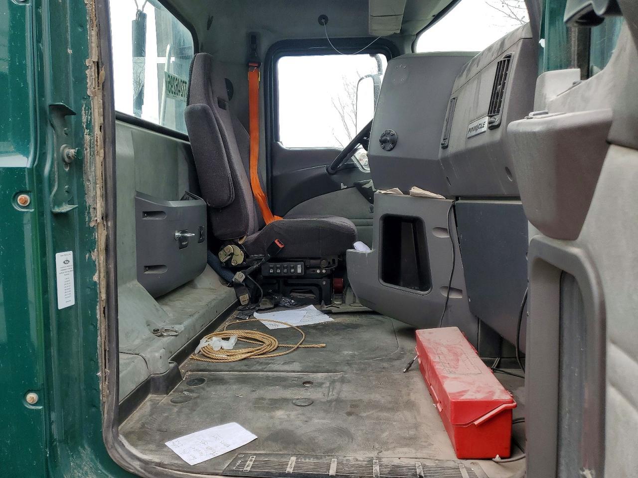 2018 Mack CXU613 Semi Truck