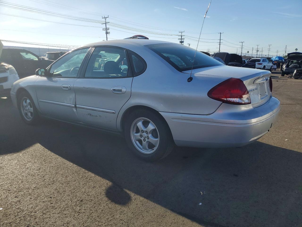 2005 Ford Taurus se