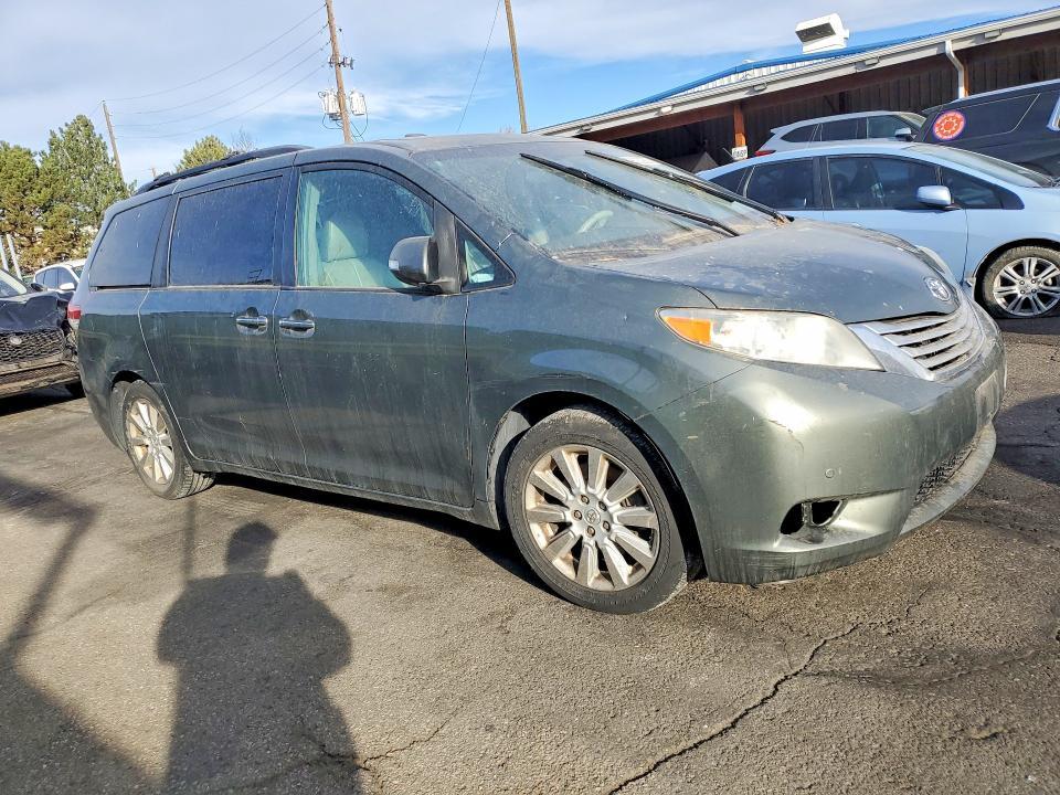 2014 Toyota Sienna Limited 7-passenger