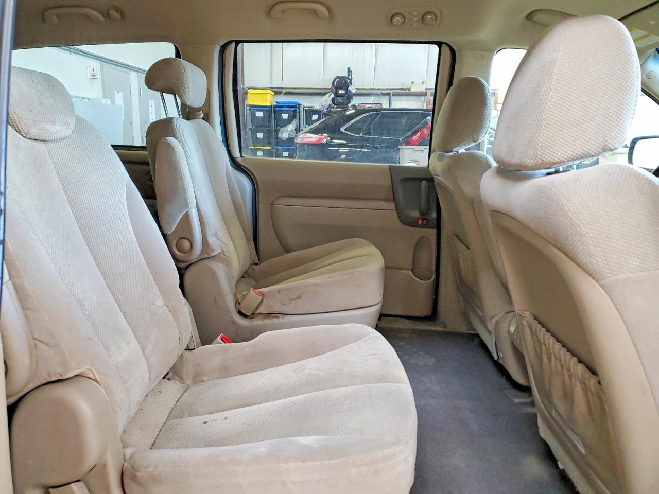 2009 KIA Sedona lx