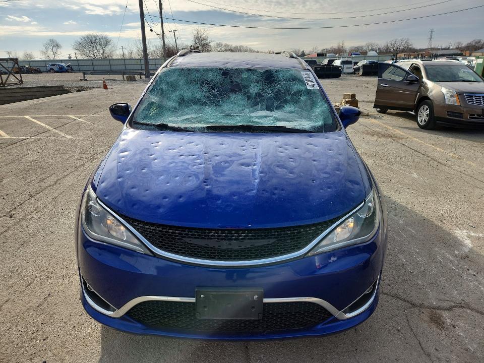 2020 Chrysler Pacifica Touring l