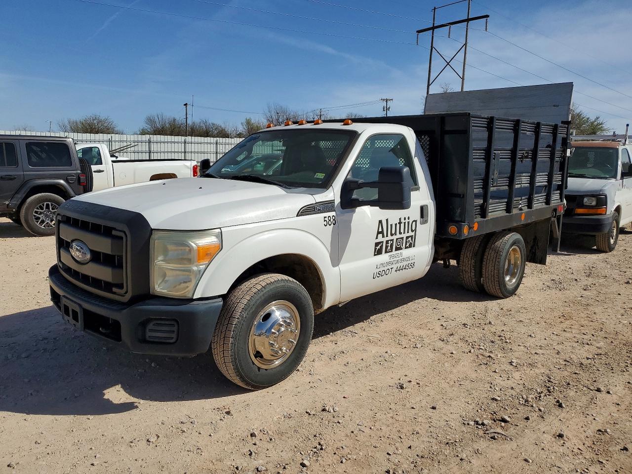 2011 Ford F350 Super Duty Flatbed Truck
