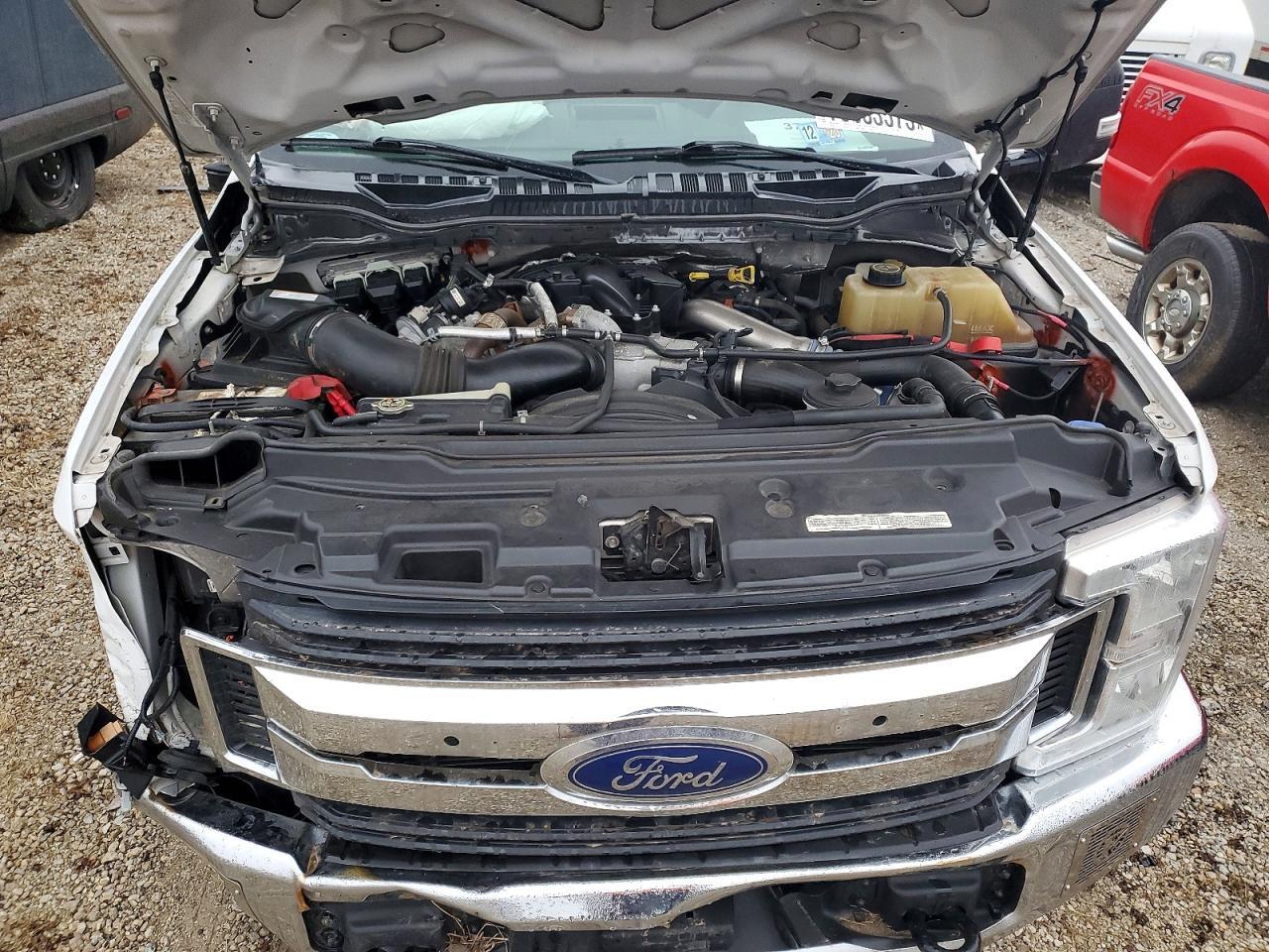 2019 Ford F350 Super Duty Truck Cab AND Chassis