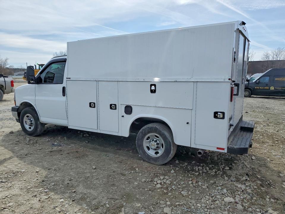 2025 Chev Express G4500