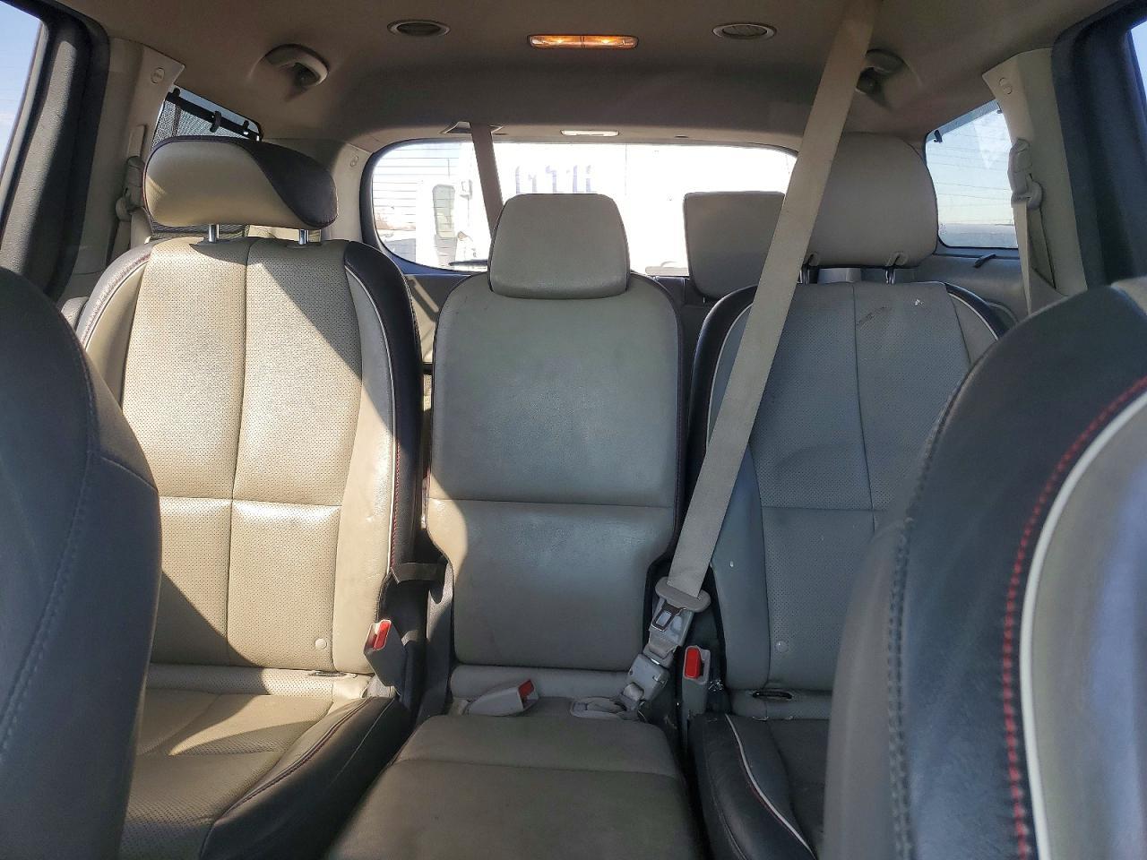 2017 KIA Sedona lx