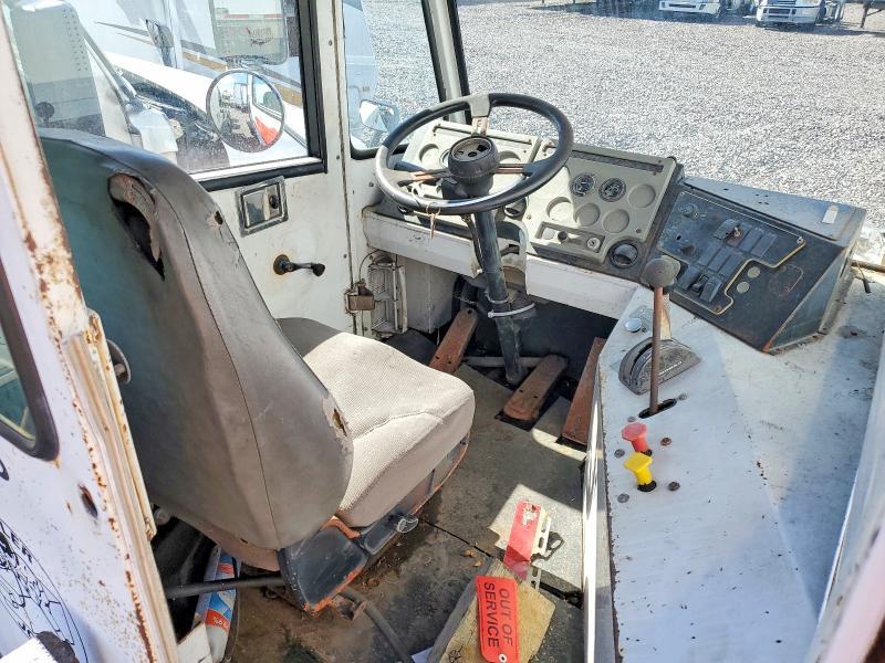2003 Capacity Of Texas TJ5000-Yard Truck