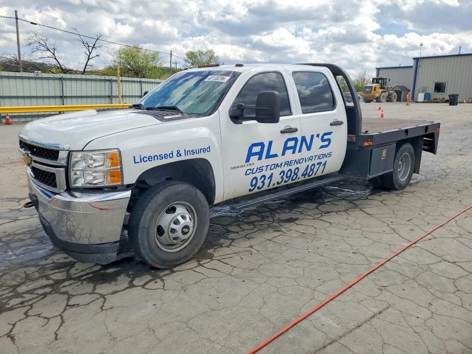 2014 Chevrolet Silverado Flatbed Truck