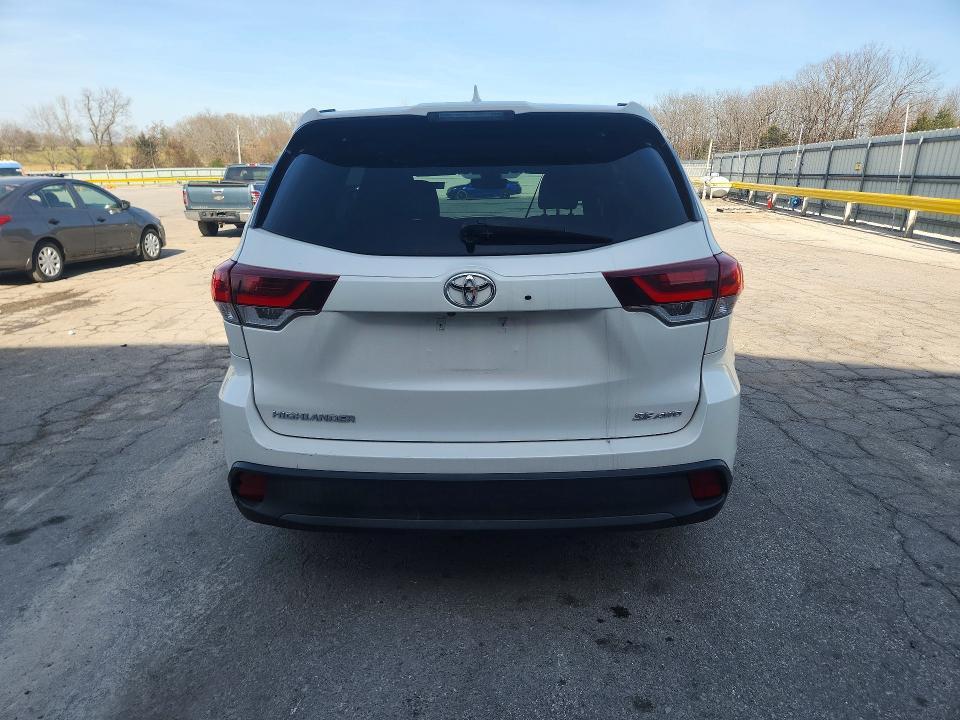 2019 Toyota Highlander se