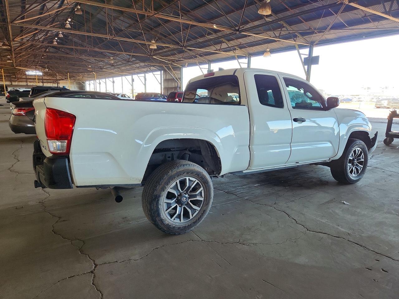 2016 Toyota Tacoma SR