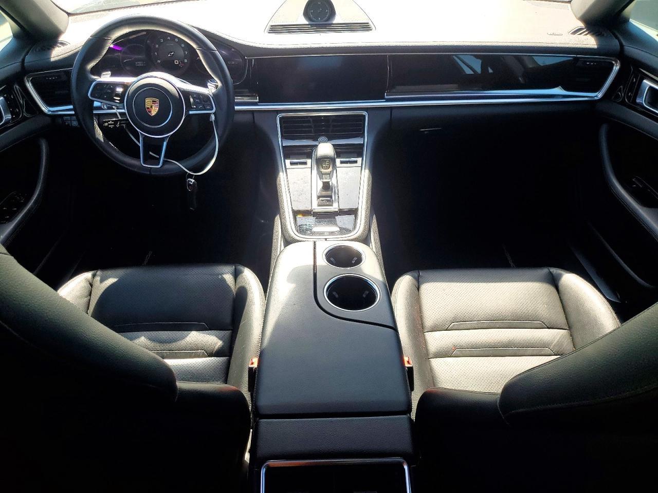 2017 Porsche Panamera 2