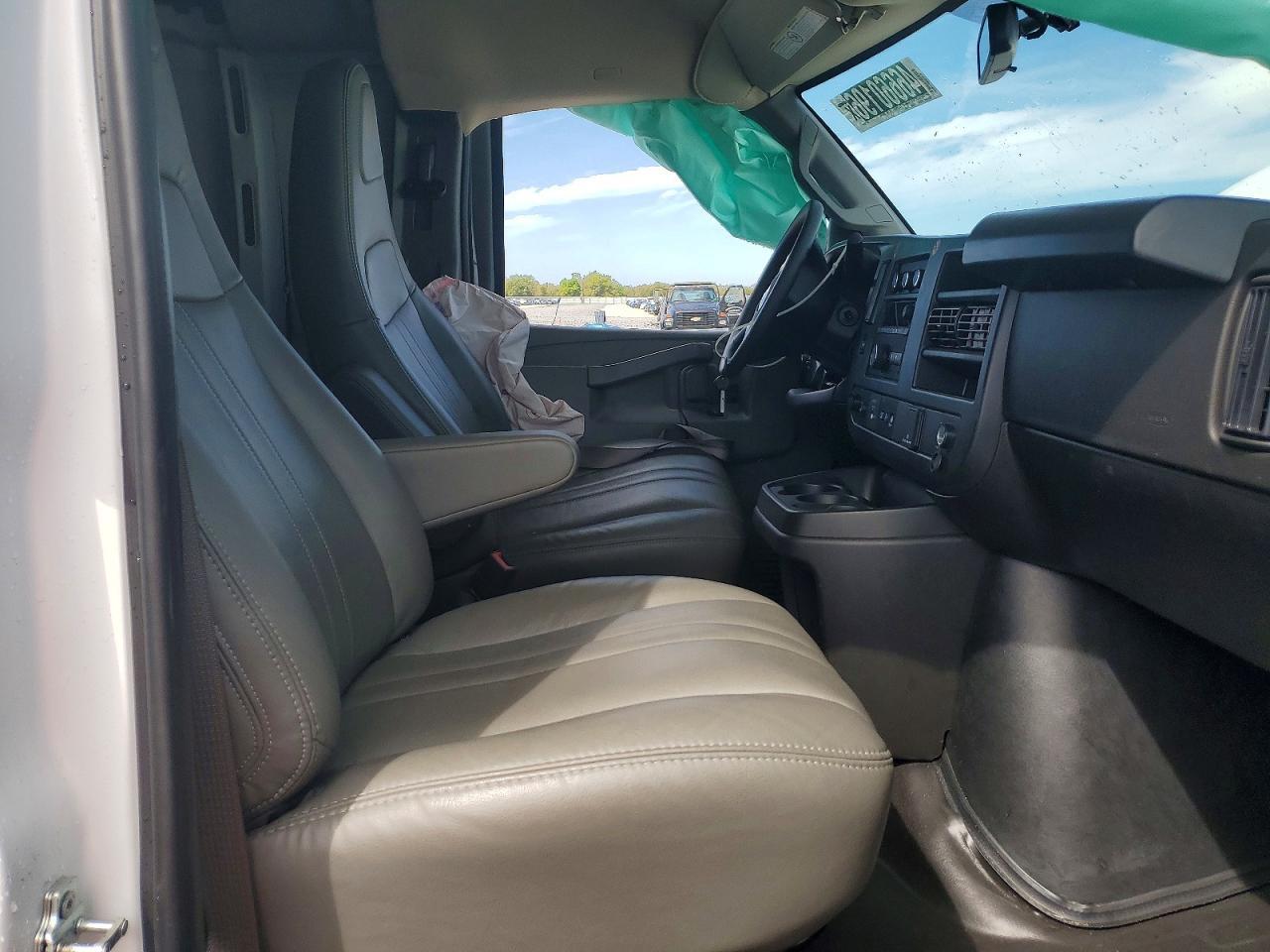 2025 Chev Express G2500