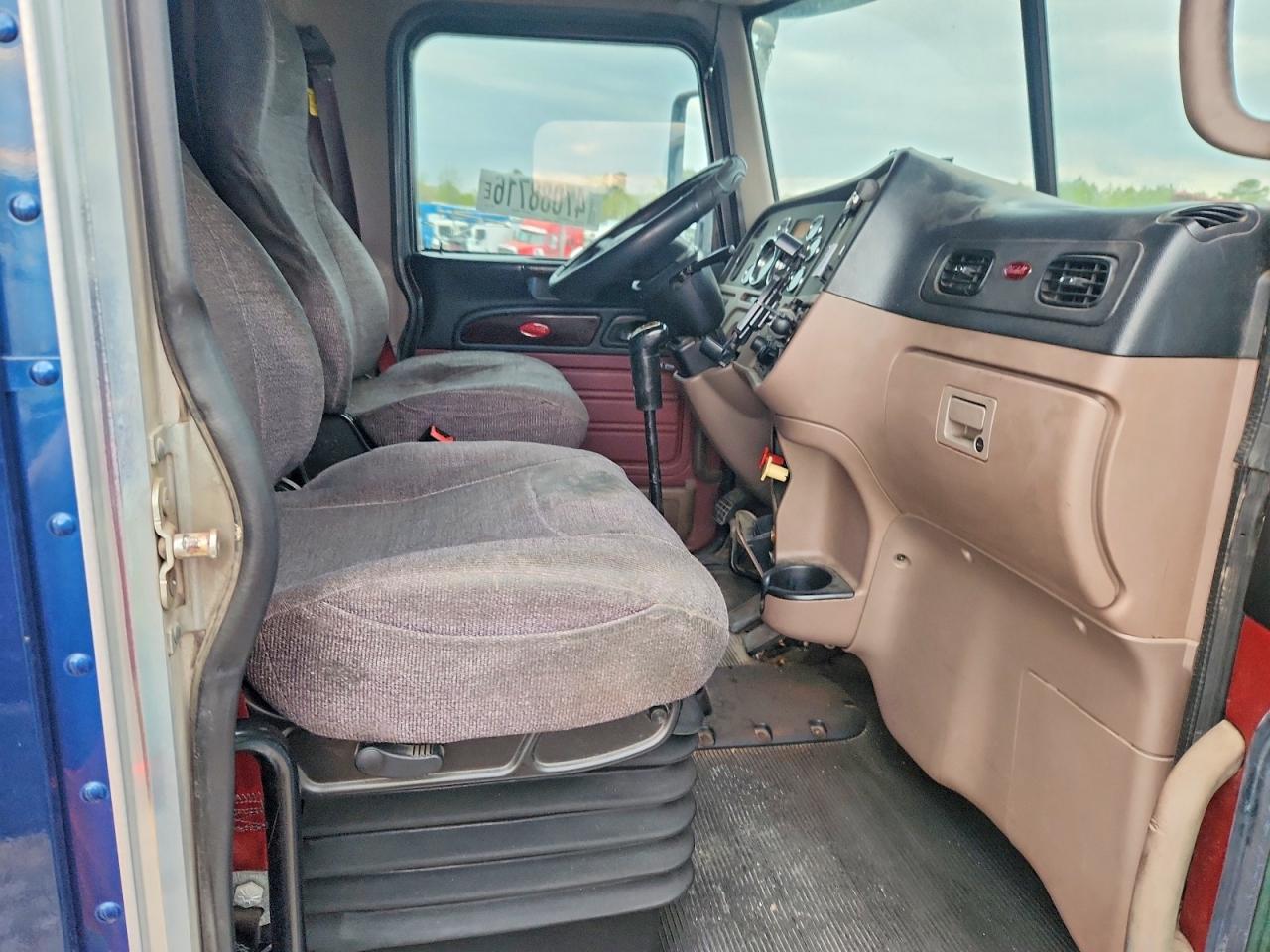 2014 Peterbilt 384 Semi Truck