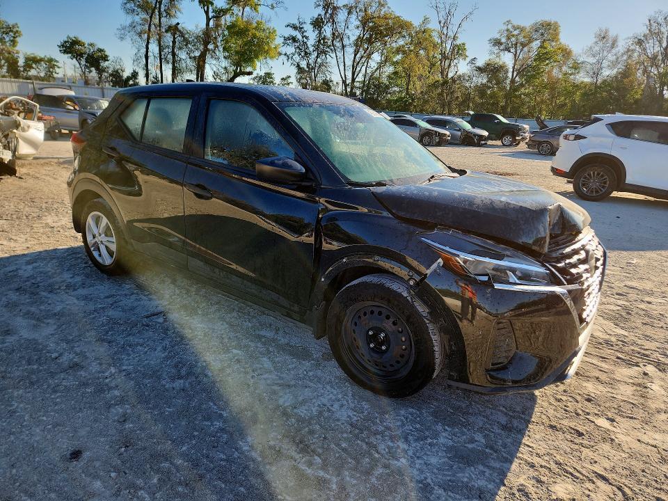 2022 Nissan Kicks s