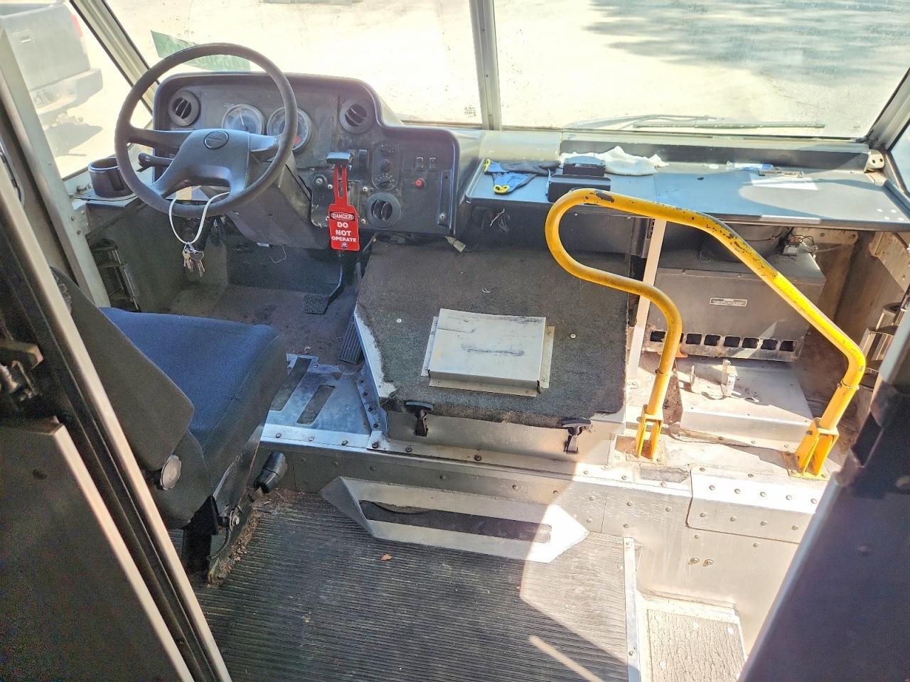 2008 Freightliner MT45 Chassis Delivery Truck