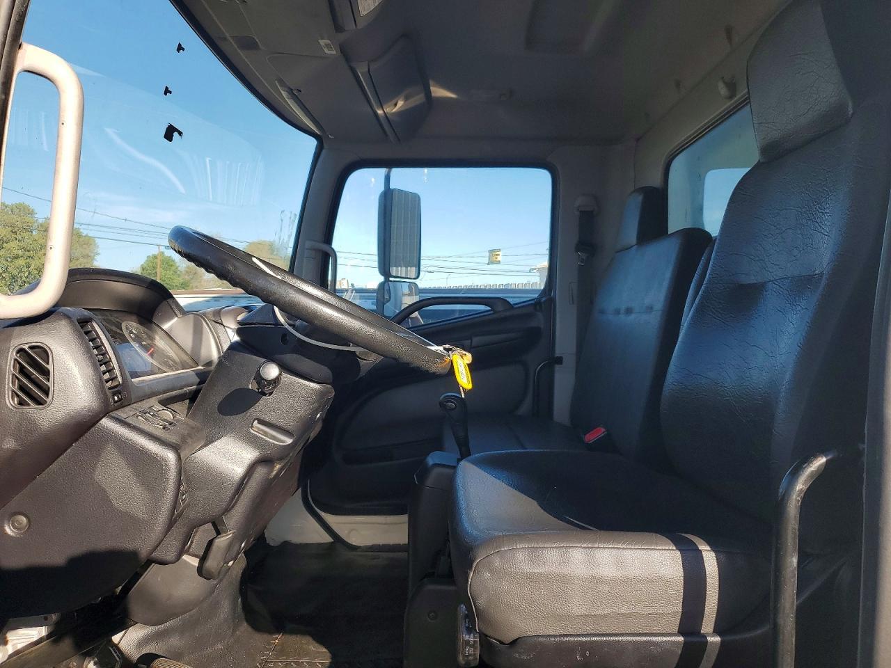 2011 Hino 258/268 BOX Truck