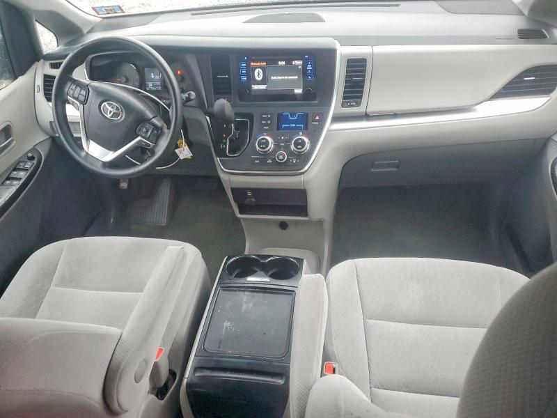 2017 Toyota Sienna le 8-passenger