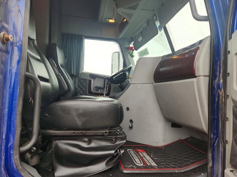 2020 Freightliner Coronado Semi Truck