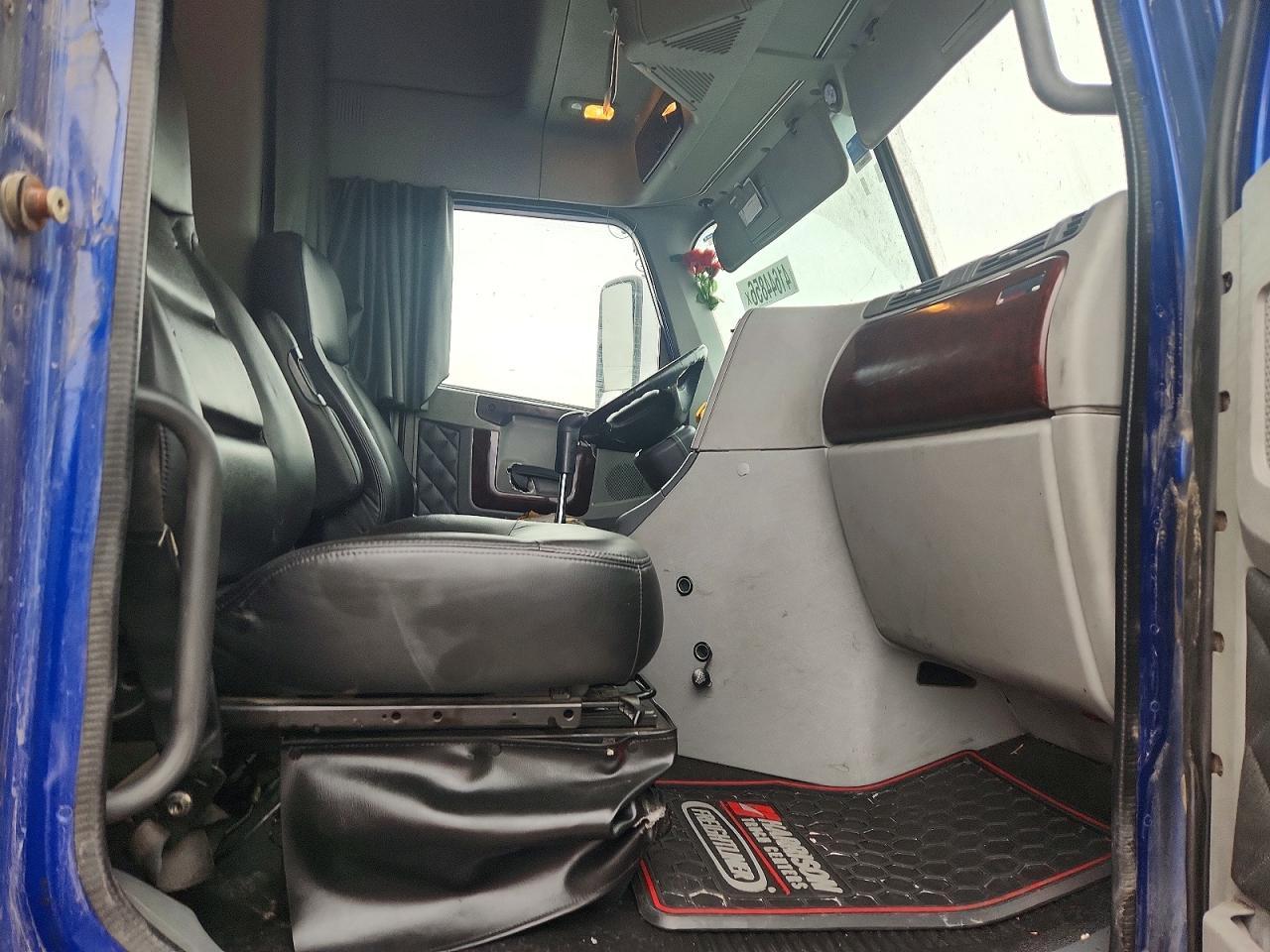 2020 Freightliner Coronado Semi Truck