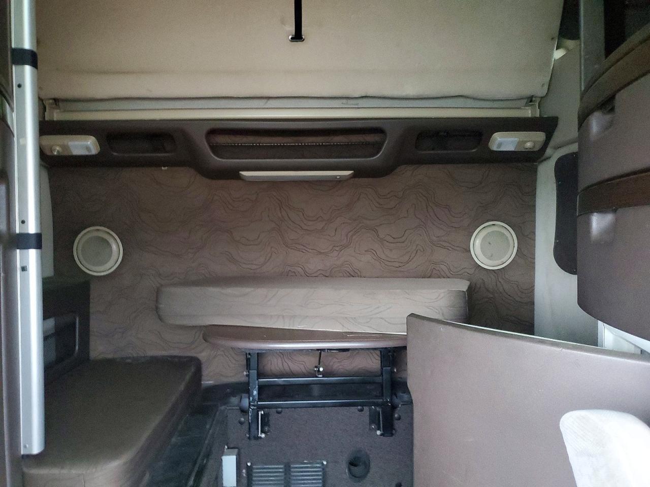 2016 Volvo VNL Semi Truck