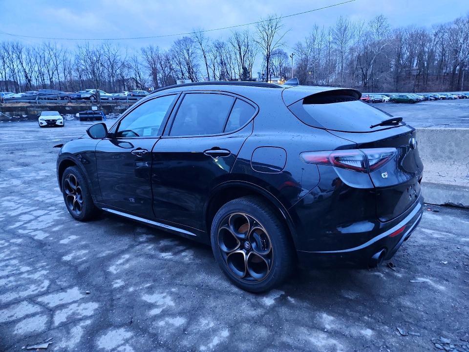 2025 Alfa Romeo Stelvio Base