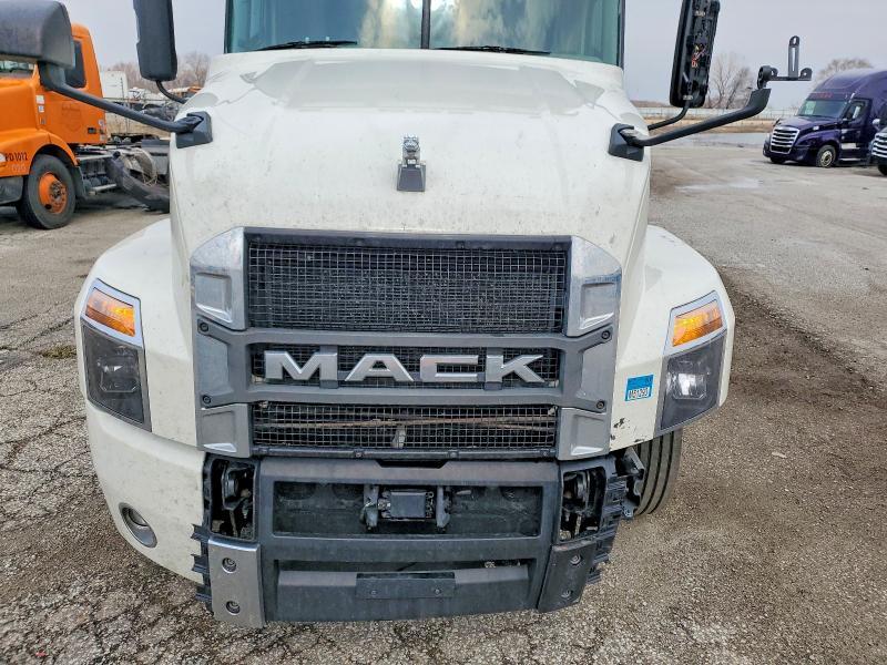 2019 Mack Anthem Semi Truck