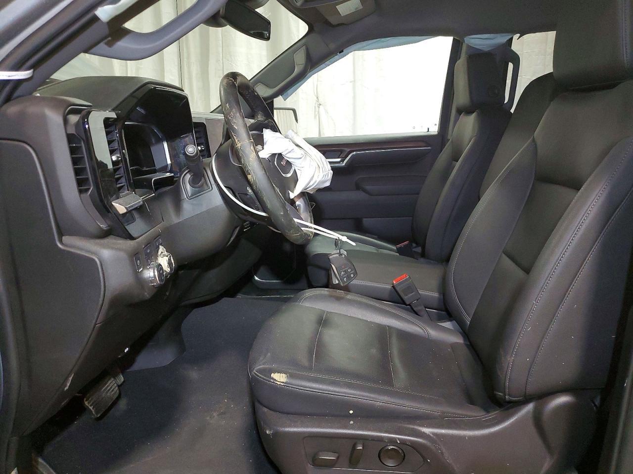 2025 GMC Sierra K1500 SLT